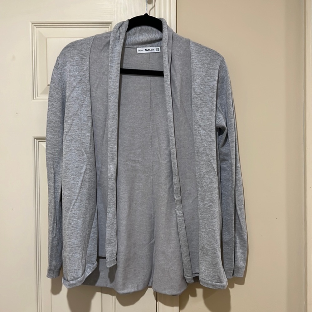 Zara Women’s Knit Gray Cardigan Sweater. Size: Med